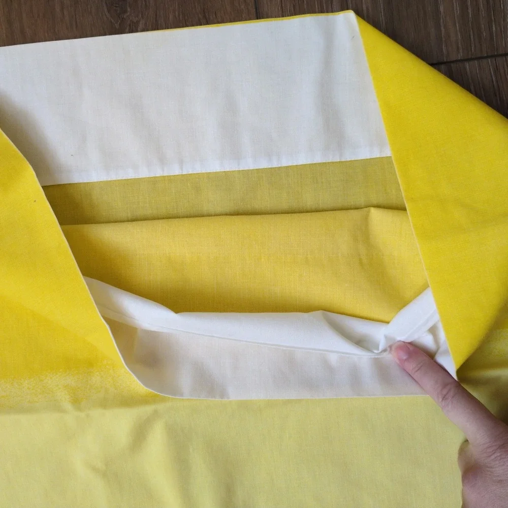 Vera Neumann Burlington Floral King Pillowcases Pair (2) Daisy Ombre Yellow 70's